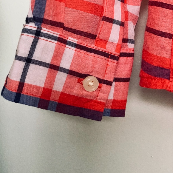 Old Navy Lightweight Button Down - Picture 4 of 4